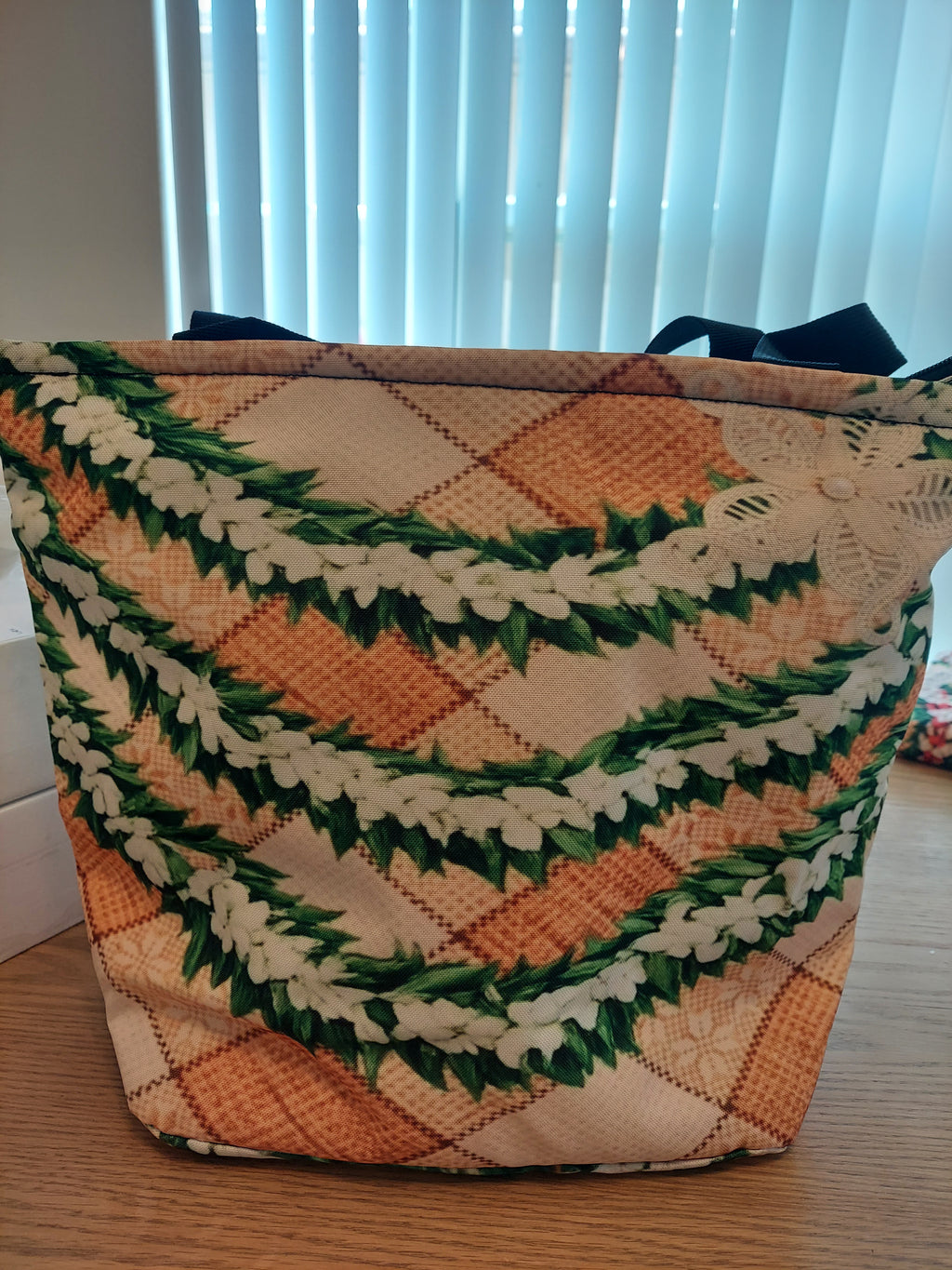 Light weight Zip-Up White Jakkie-Lei Bag with zipper