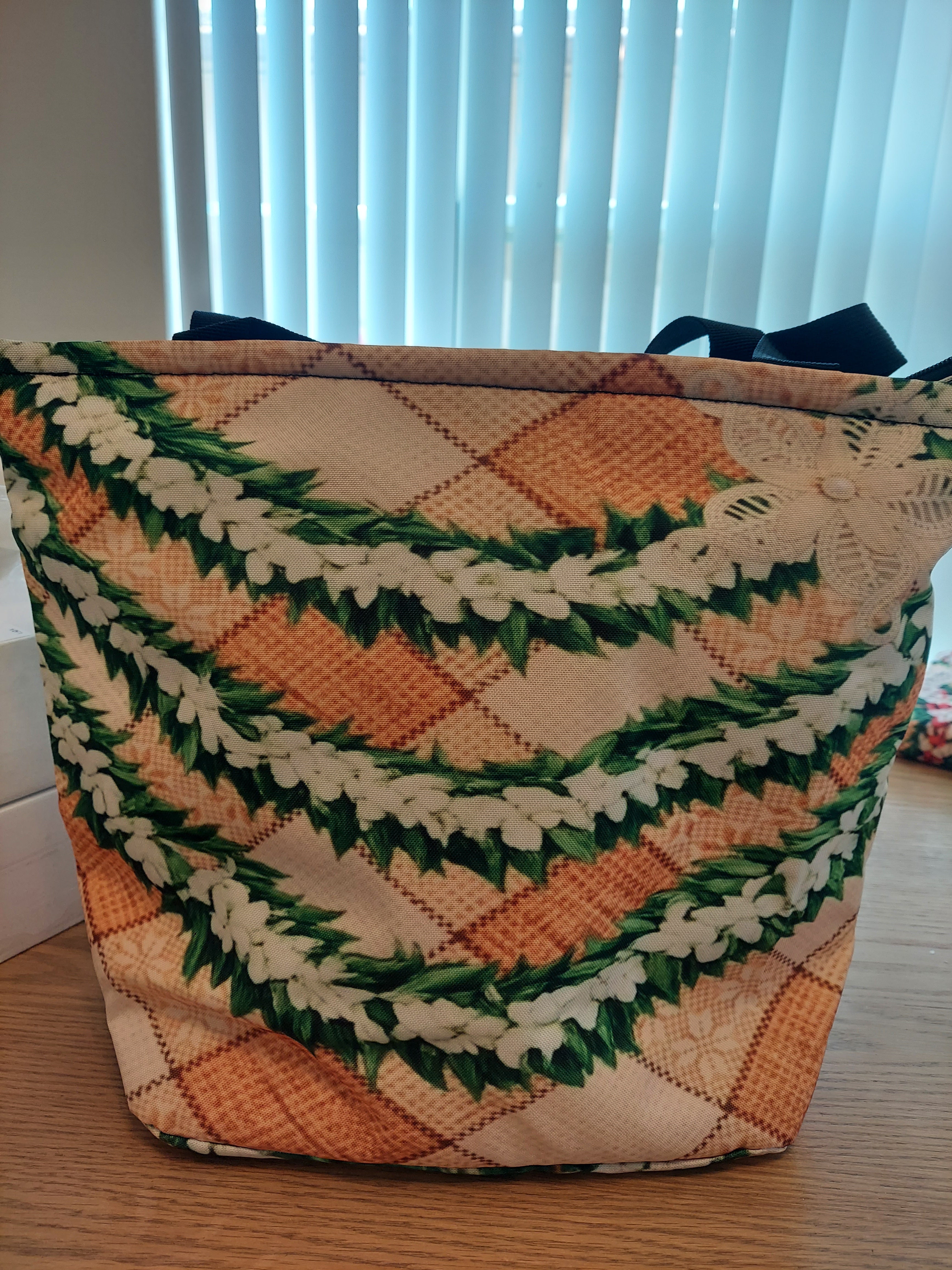 Light weight Zip-Up White Jakkie-Lei Bag with zipper