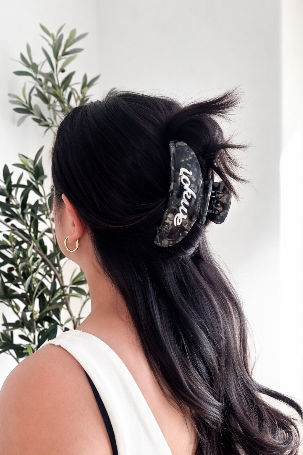 NEW BLACK MARBLE AND WHITE CLAW